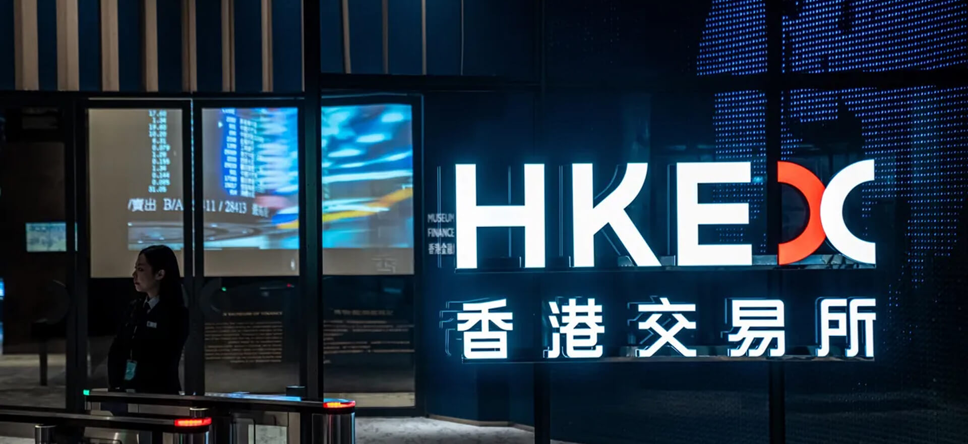 Asian Stocks Fall on Tech Woes, Gold Extends Gains: Markets Wrap